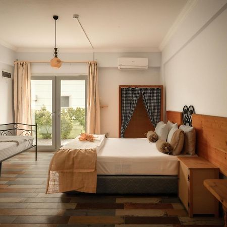 La Vida Otel Урла Екстериор снимка