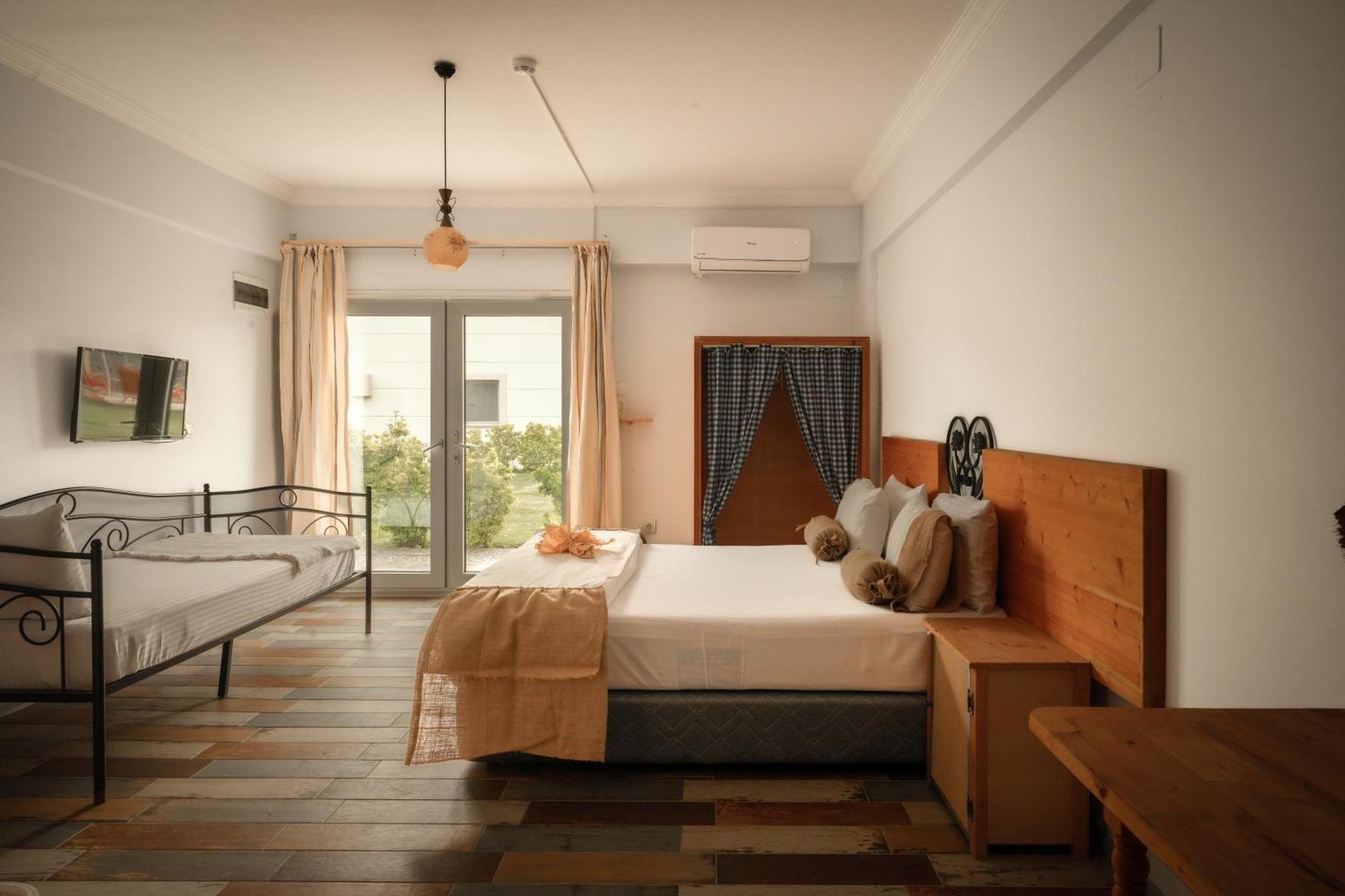 La Vida Otel Урла Екстериор снимка