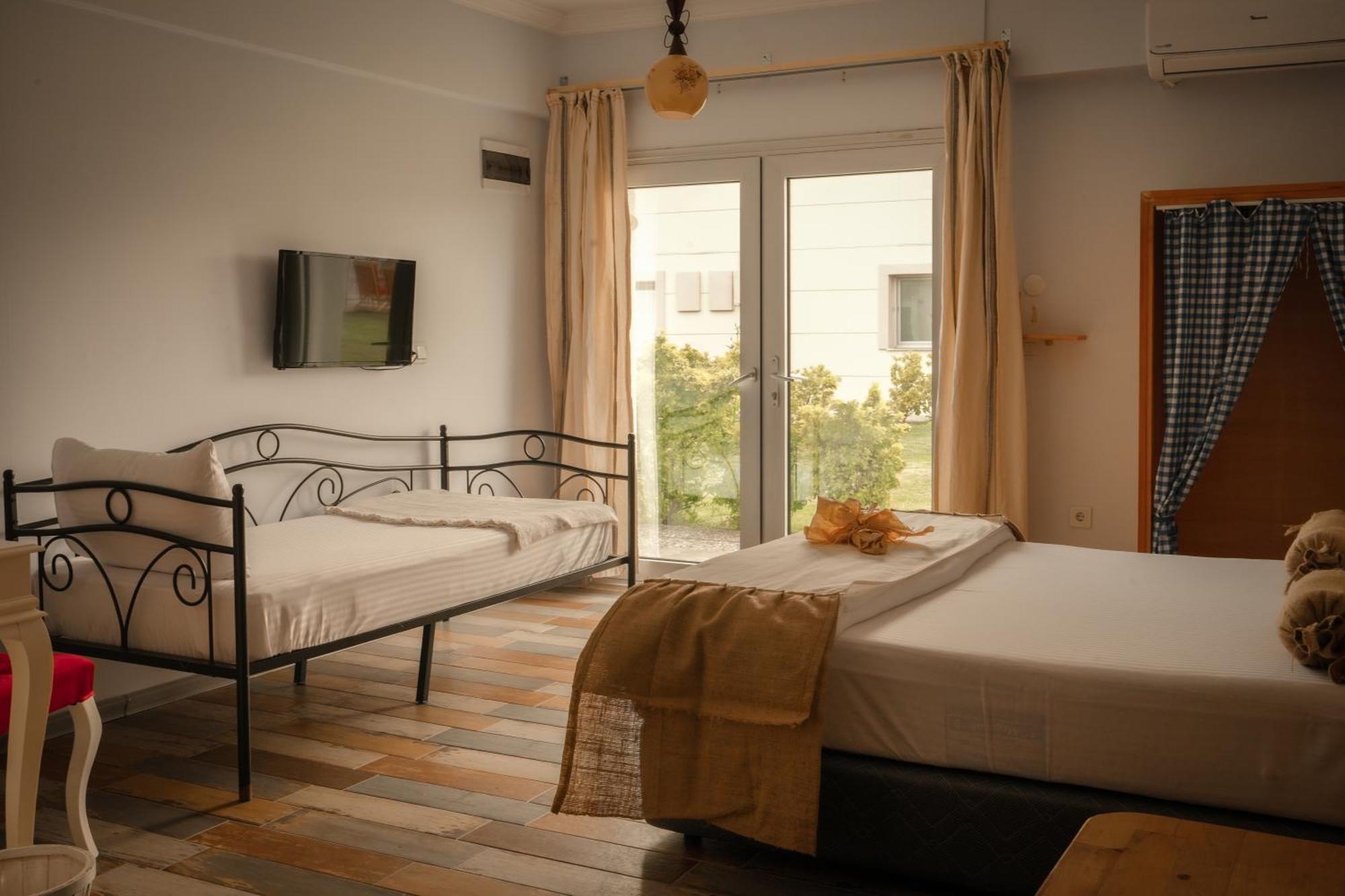 La Vida Otel Урла Екстериор снимка