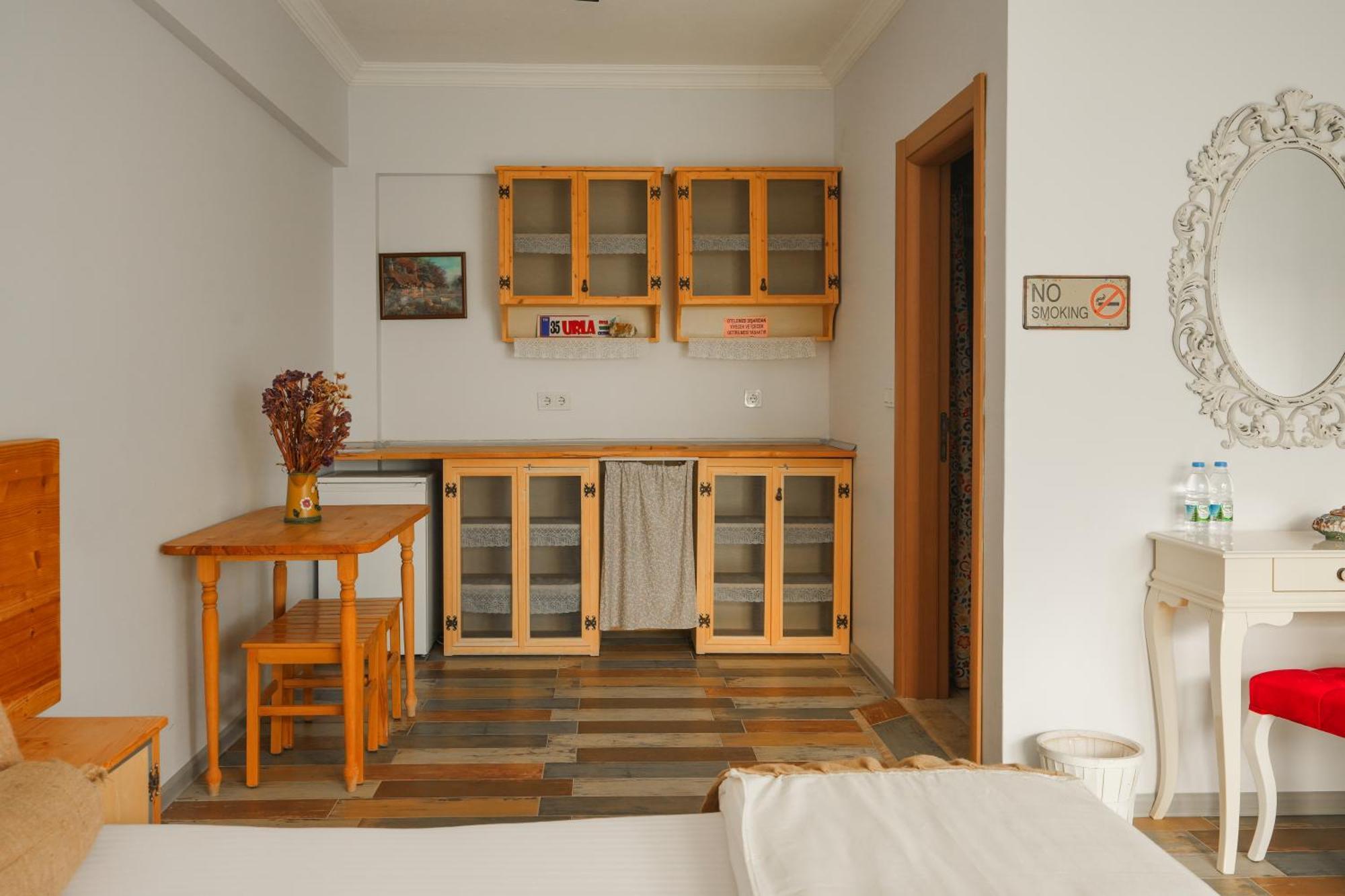 La Vida Otel Урла Екстериор снимка
