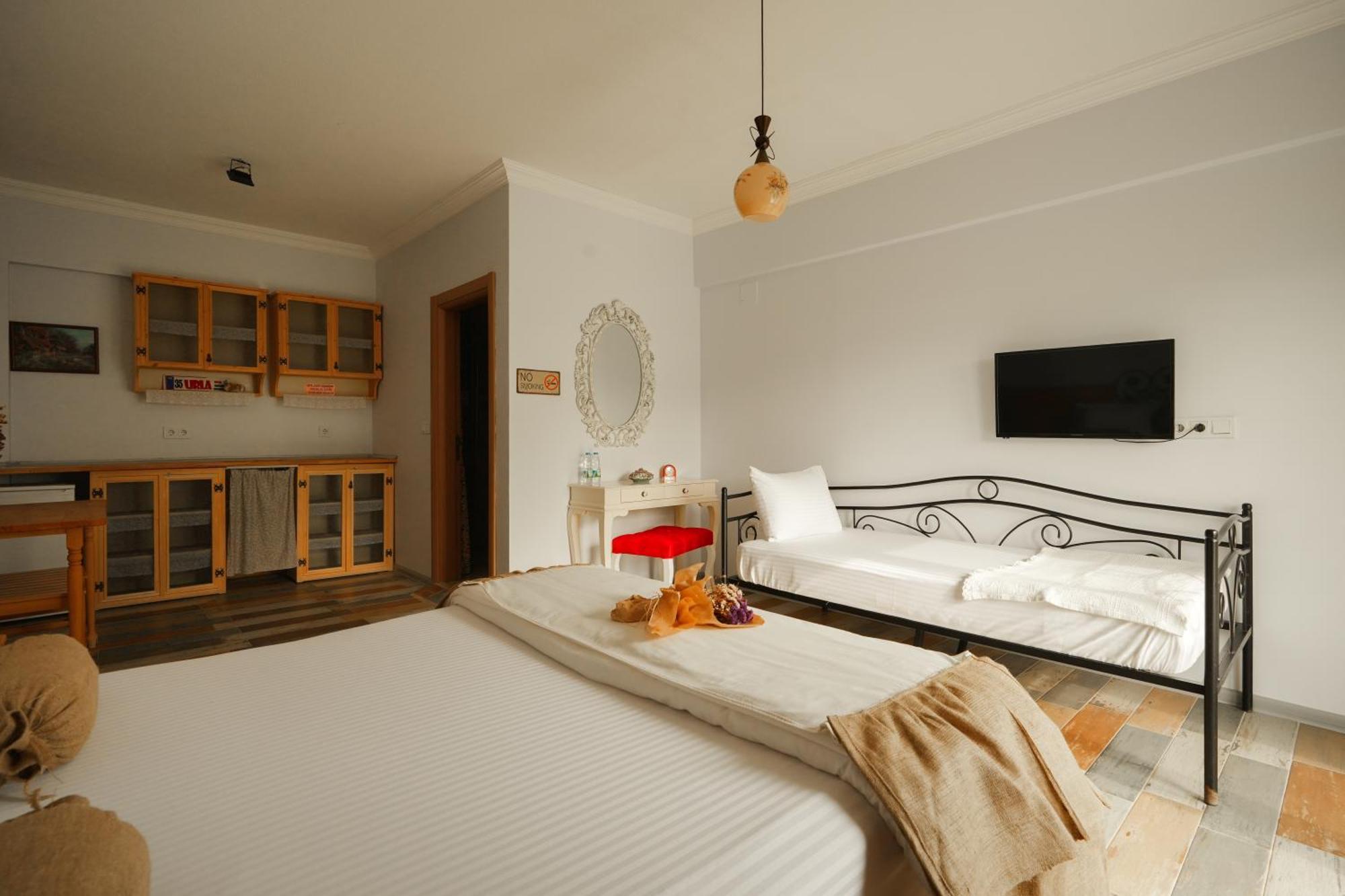 La Vida Otel Урла Екстериор снимка