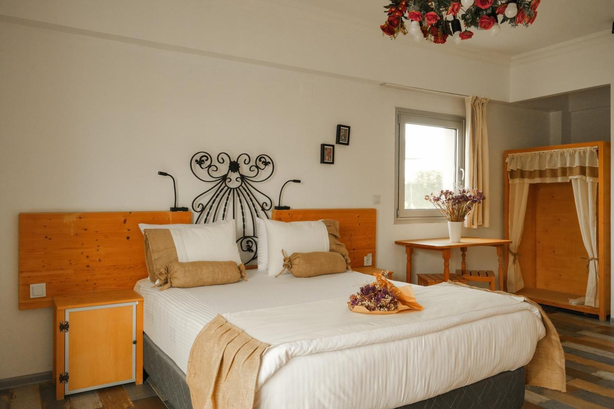 La Vida Otel Урла Екстериор снимка