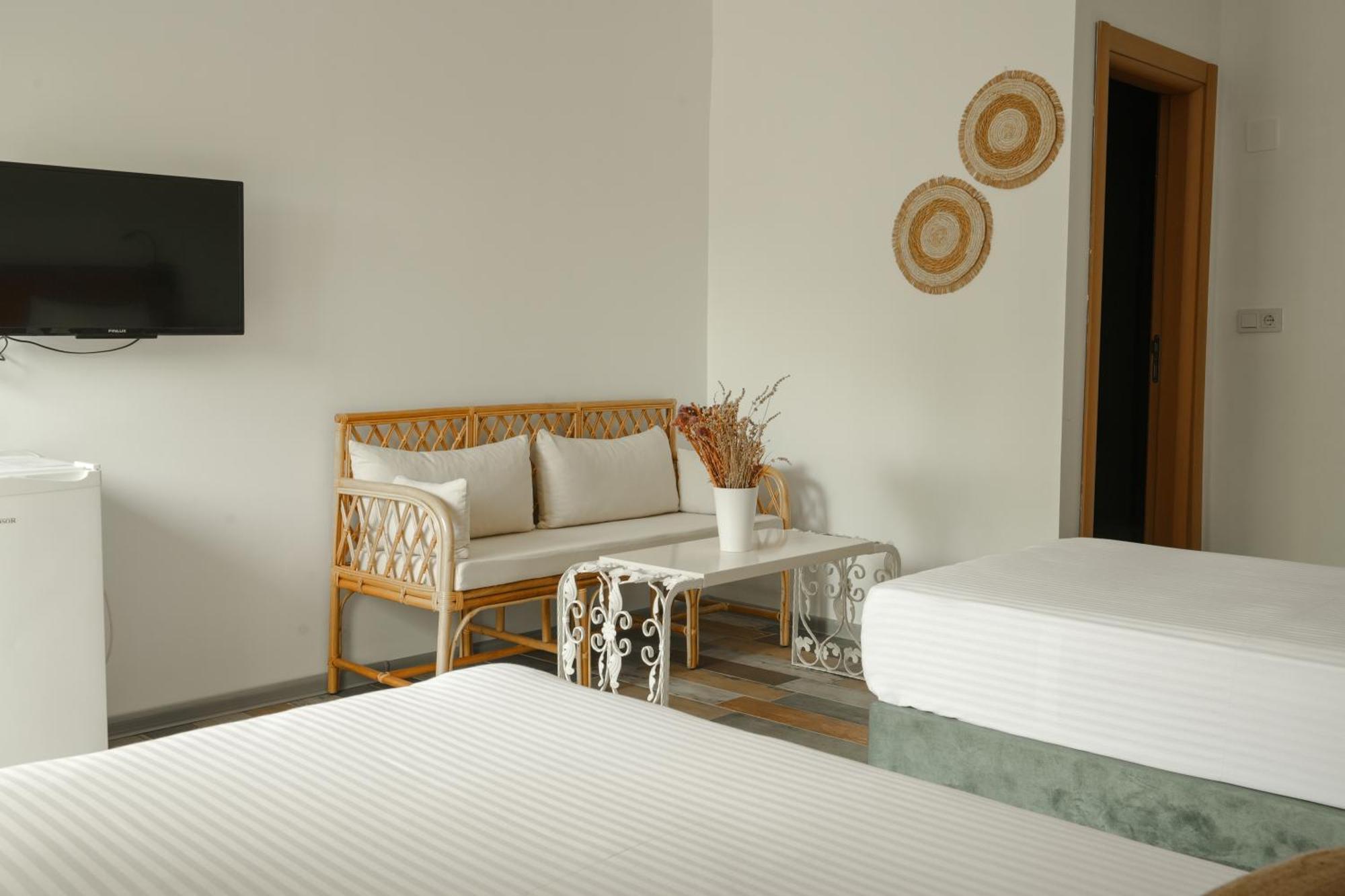 La Vida Otel Урла Екстериор снимка