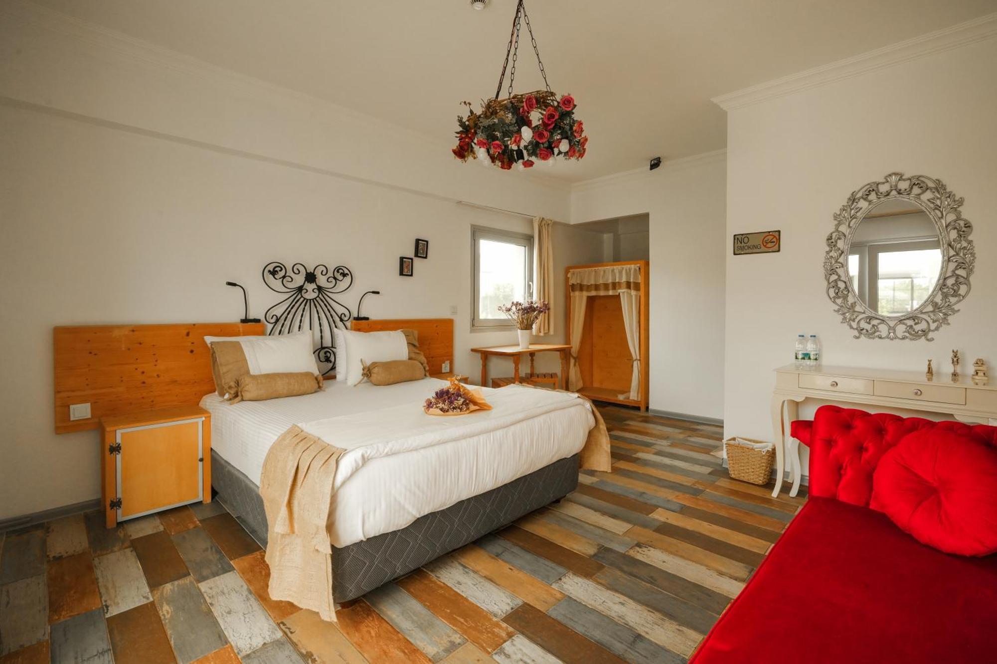 La Vida Otel Урла Екстериор снимка