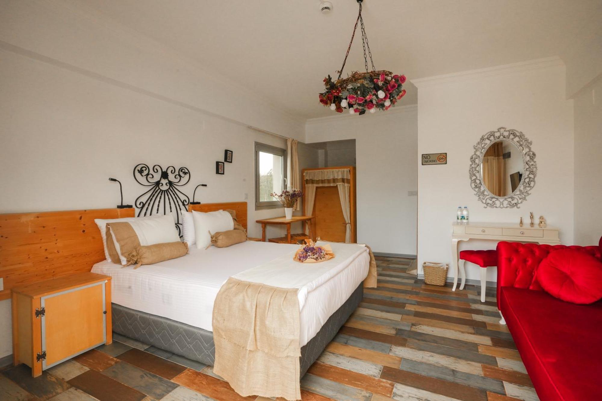 La Vida Otel Урла Екстериор снимка