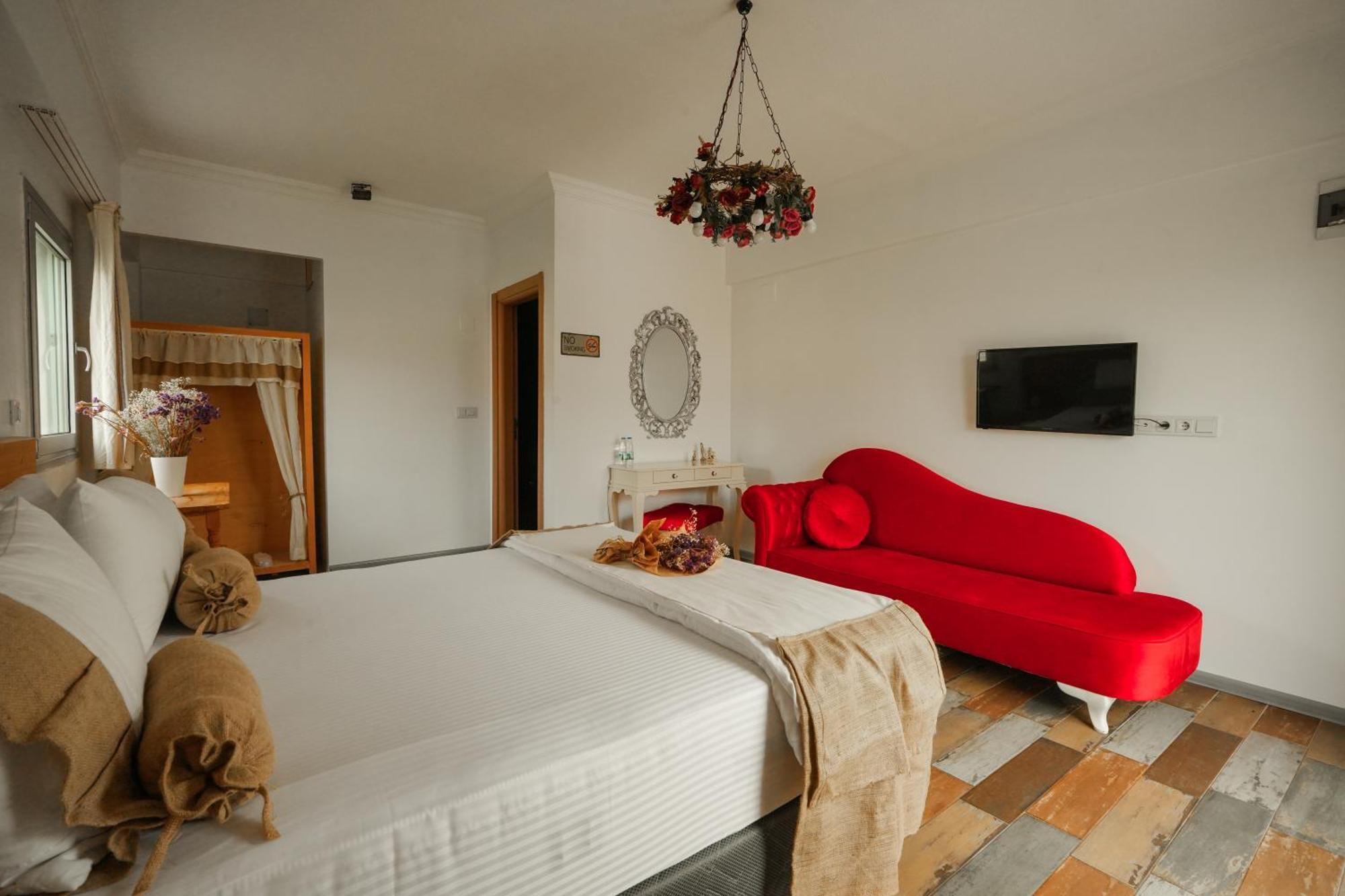 La Vida Otel Урла Екстериор снимка