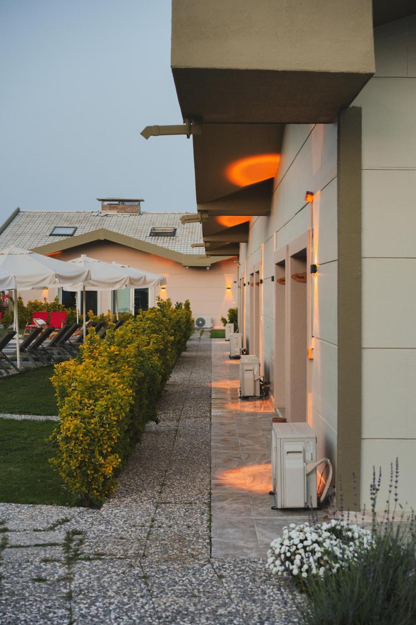 La Vida Otel Урла Екстериор снимка