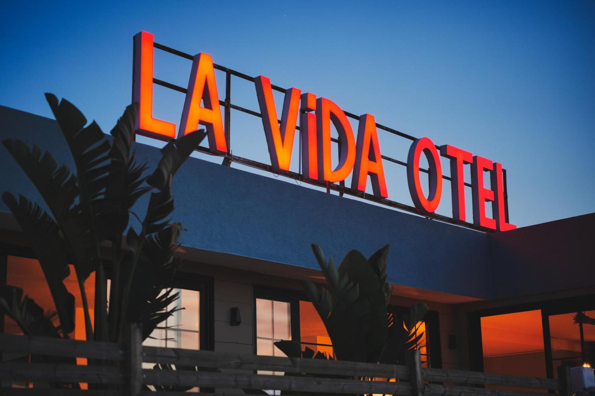 La Vida Otel Урла Екстериор снимка