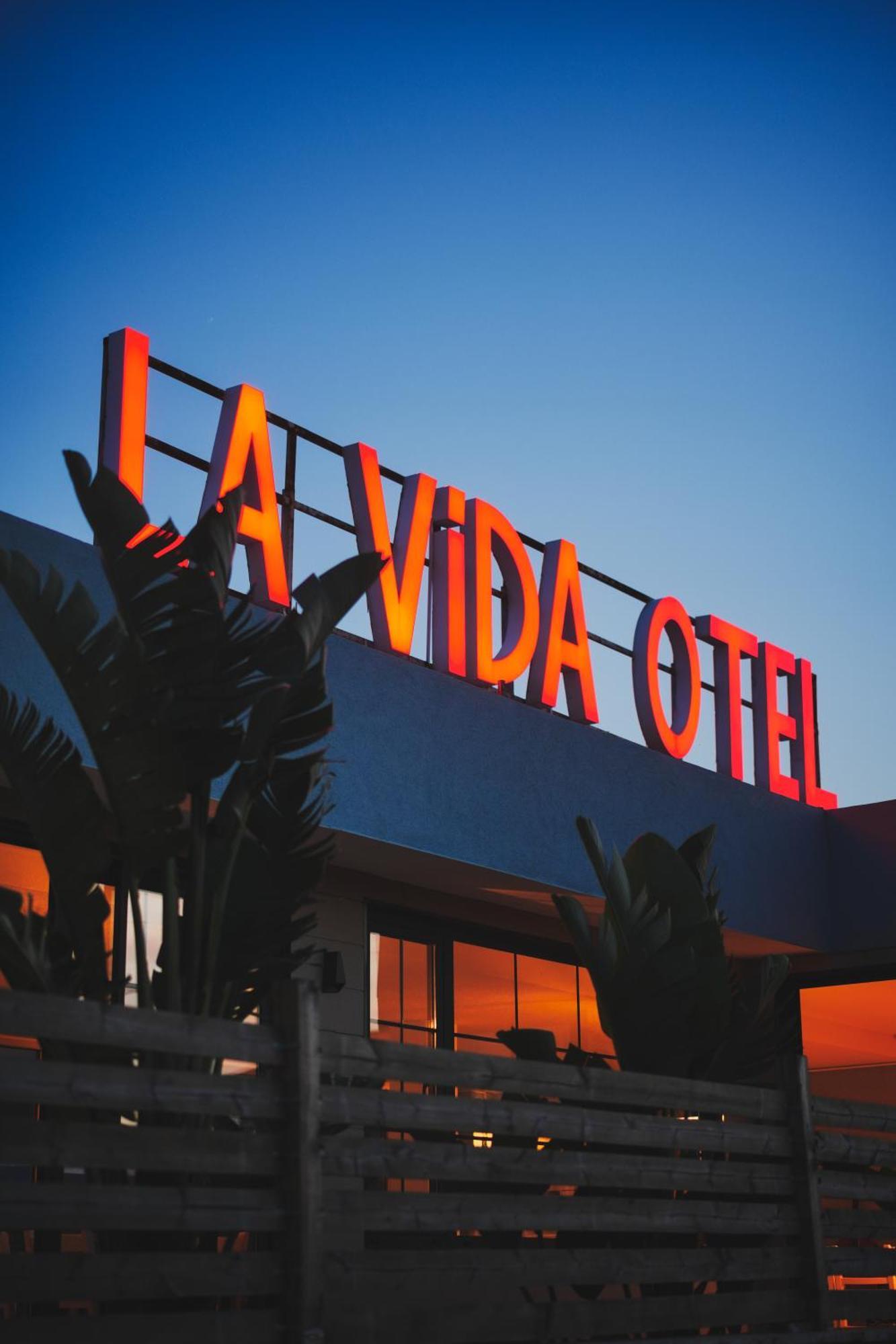 La Vida Otel Урла Екстериор снимка