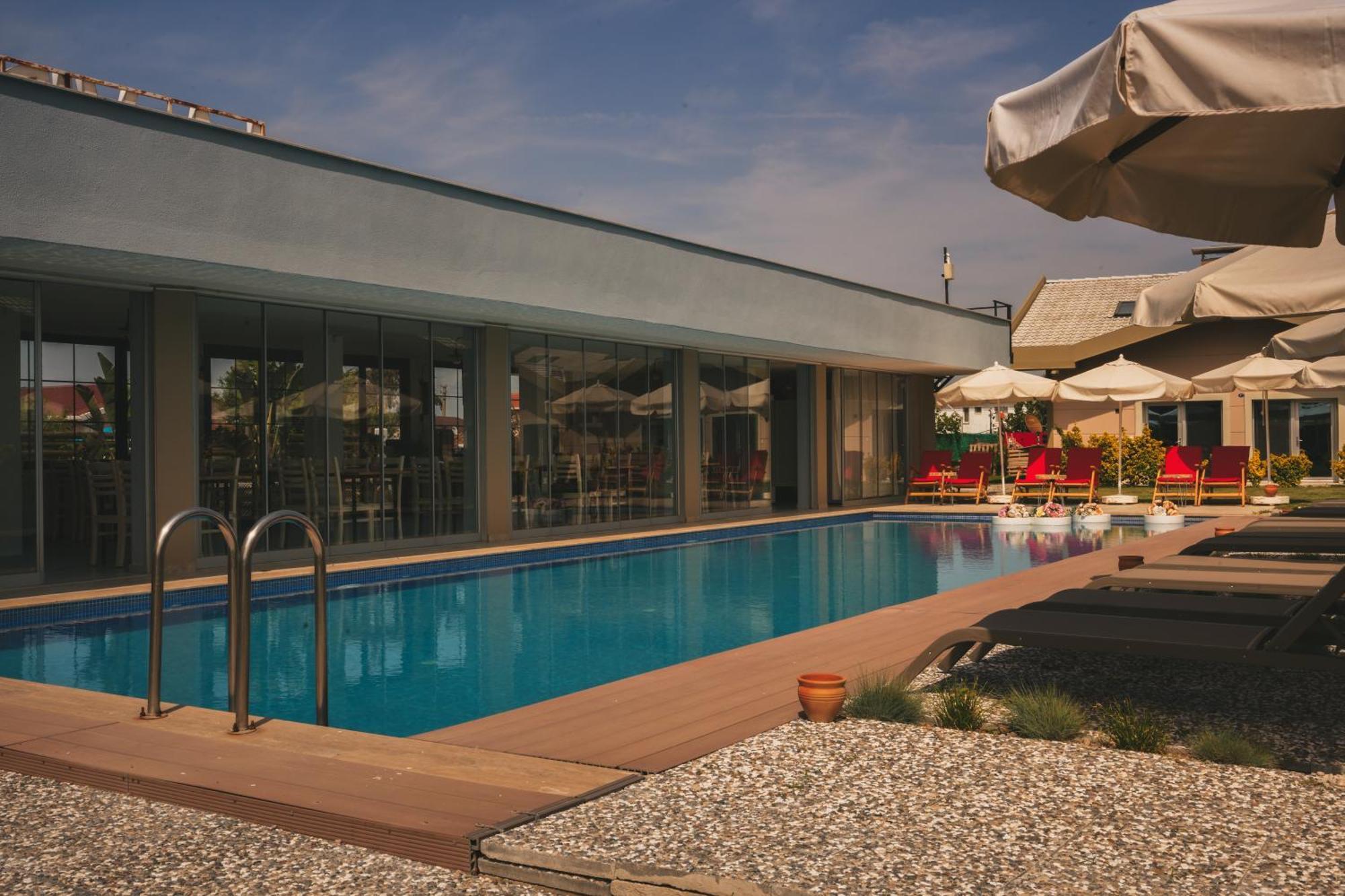 La Vida Otel Урла Екстериор снимка